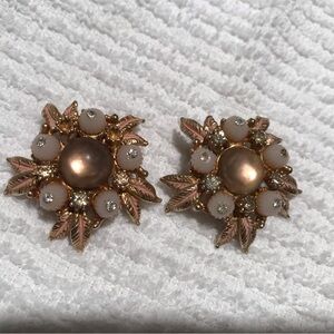 Elegant Gold leaf with pink inlay and diamond like stones. Florenza.